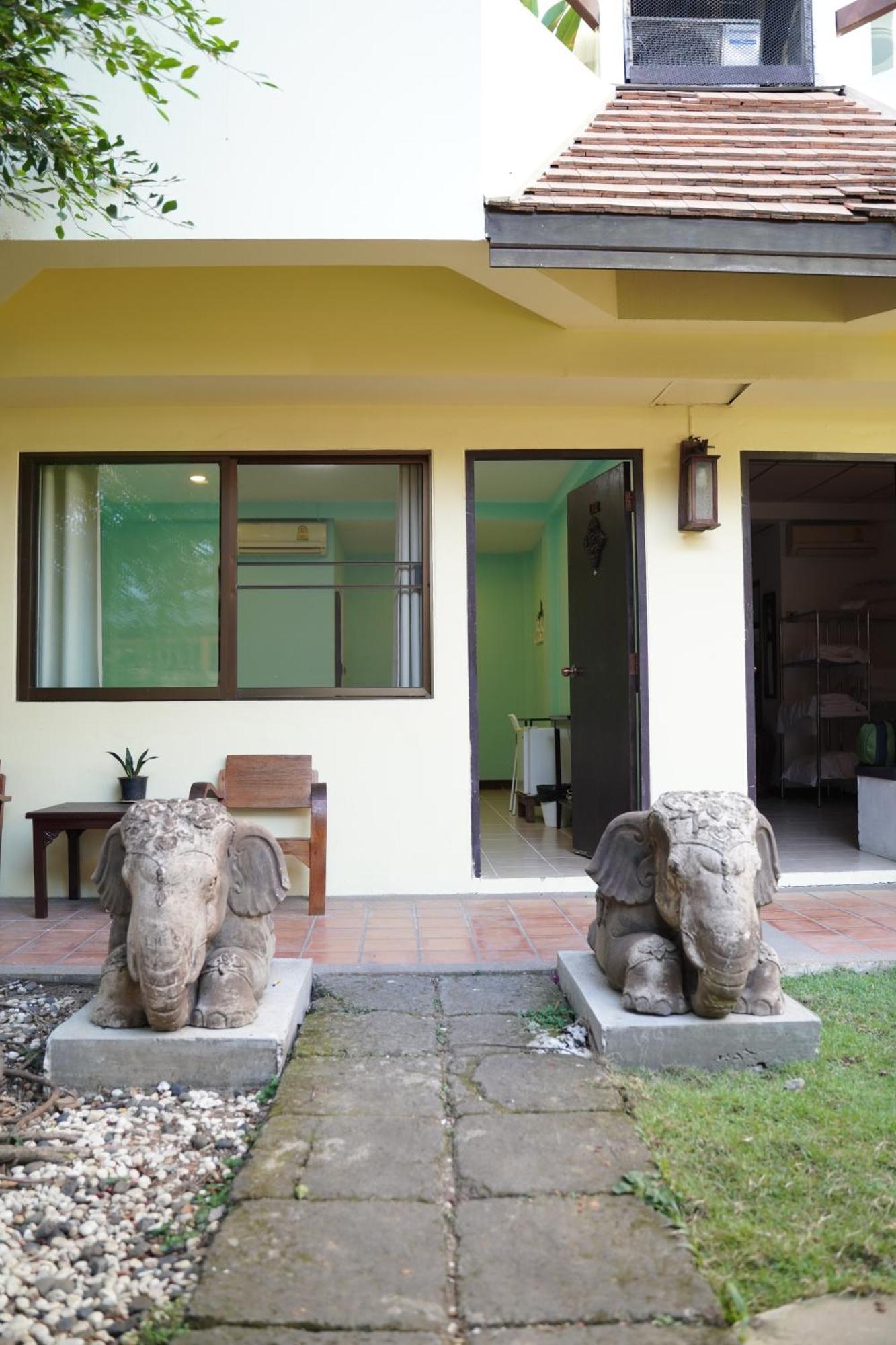 Elegant Lanna Guesthouse Chiang Mai Exterior photo